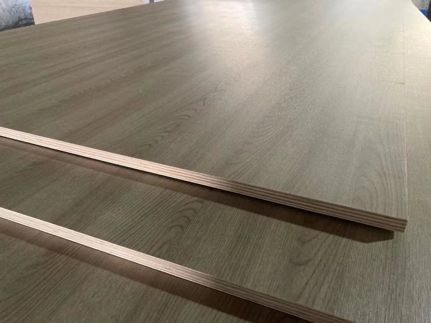 Melamine faced plywood panels