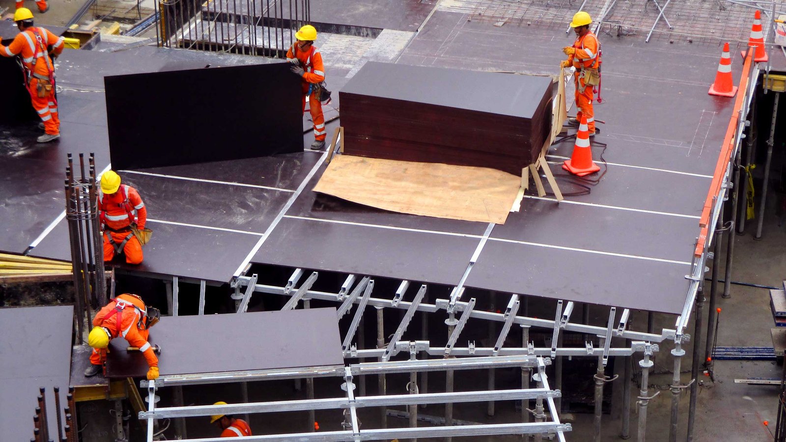 Construction formwork using film faced plywood